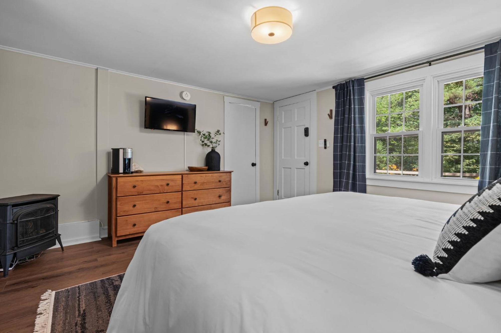 The Aurora Inn & Cottages Bartlett Room photo